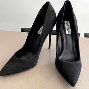High heel pumps pointed toe black suede